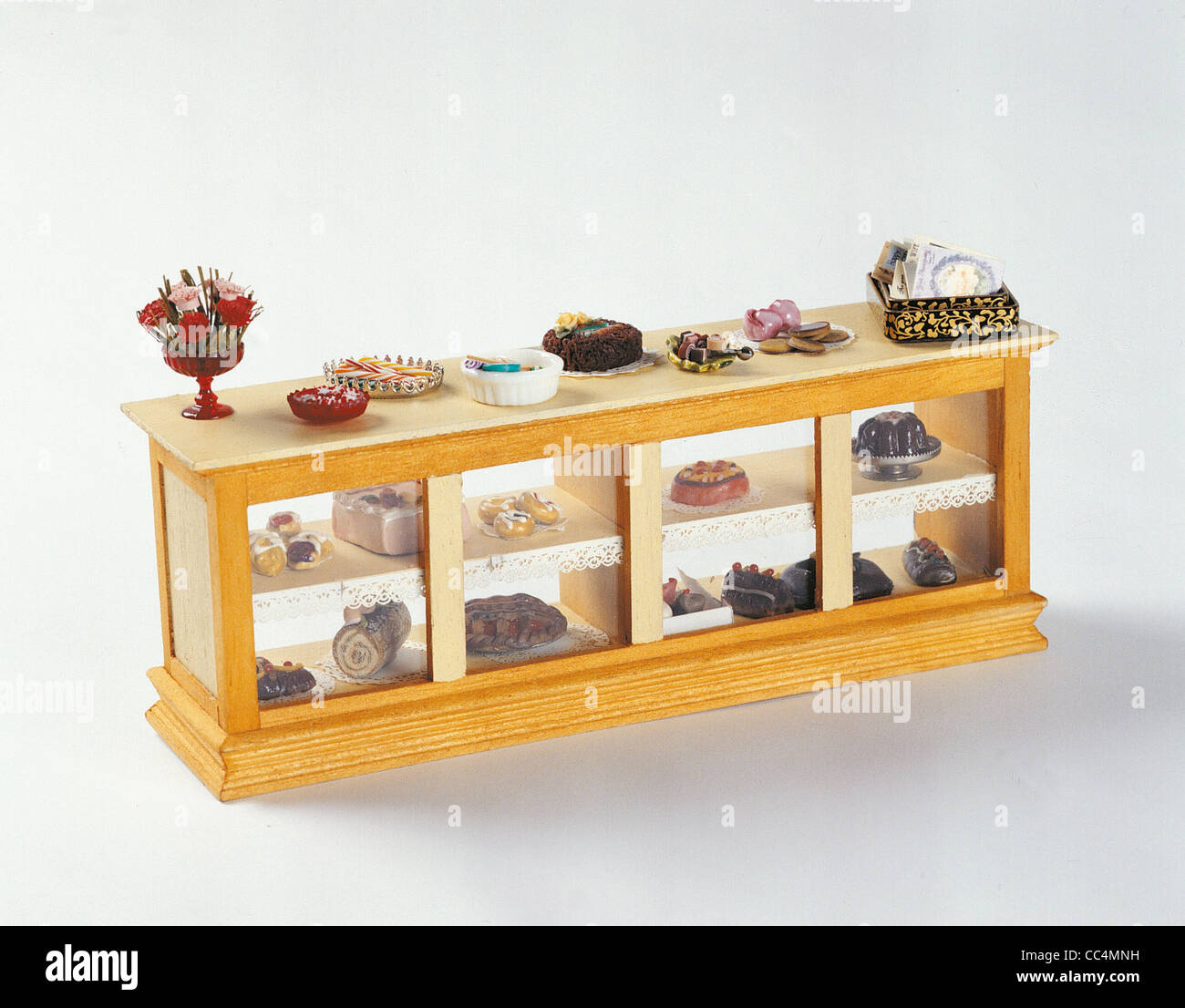 La raccolta: Negozi in miniatura in pasticceria L'Atelier du Jouet  particolare Paulette Foto stock - Alamy