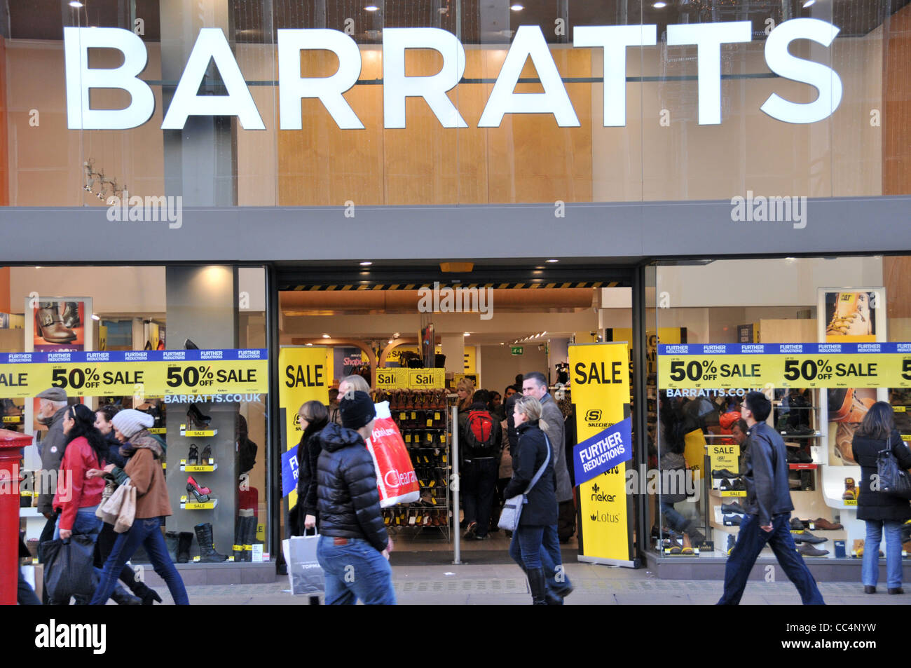 Barratts negozio di scarpe Oxford Street amministrazione recessione chiusura high street a catena del settore retail vendita Foto Stock