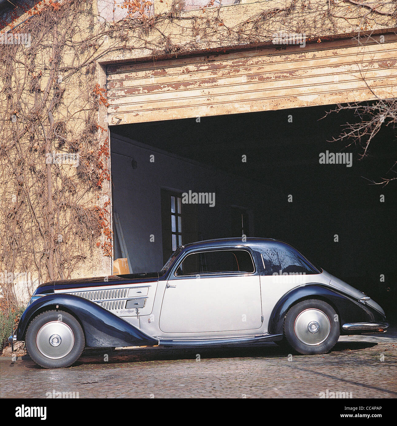 Le vetture del XX secolo l'Italia. Auto Lancia Astura tipo 233 con 4 posti Coupe corpo della società "piante Farina. 1935 Foto Stock