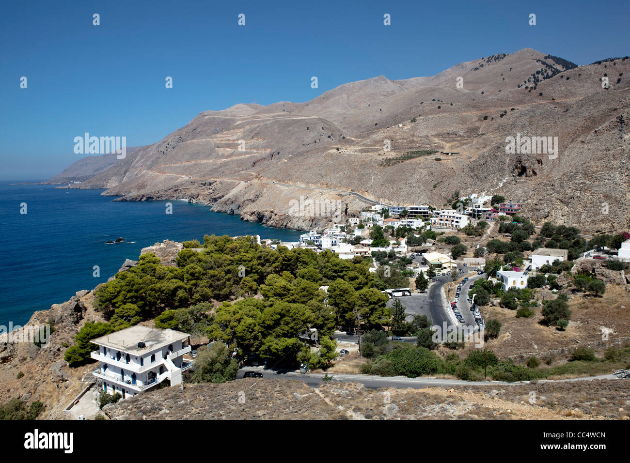 Piccolo villaggio con case tradizionali bianche nel sud di Creta in Grecia. Foto Stock