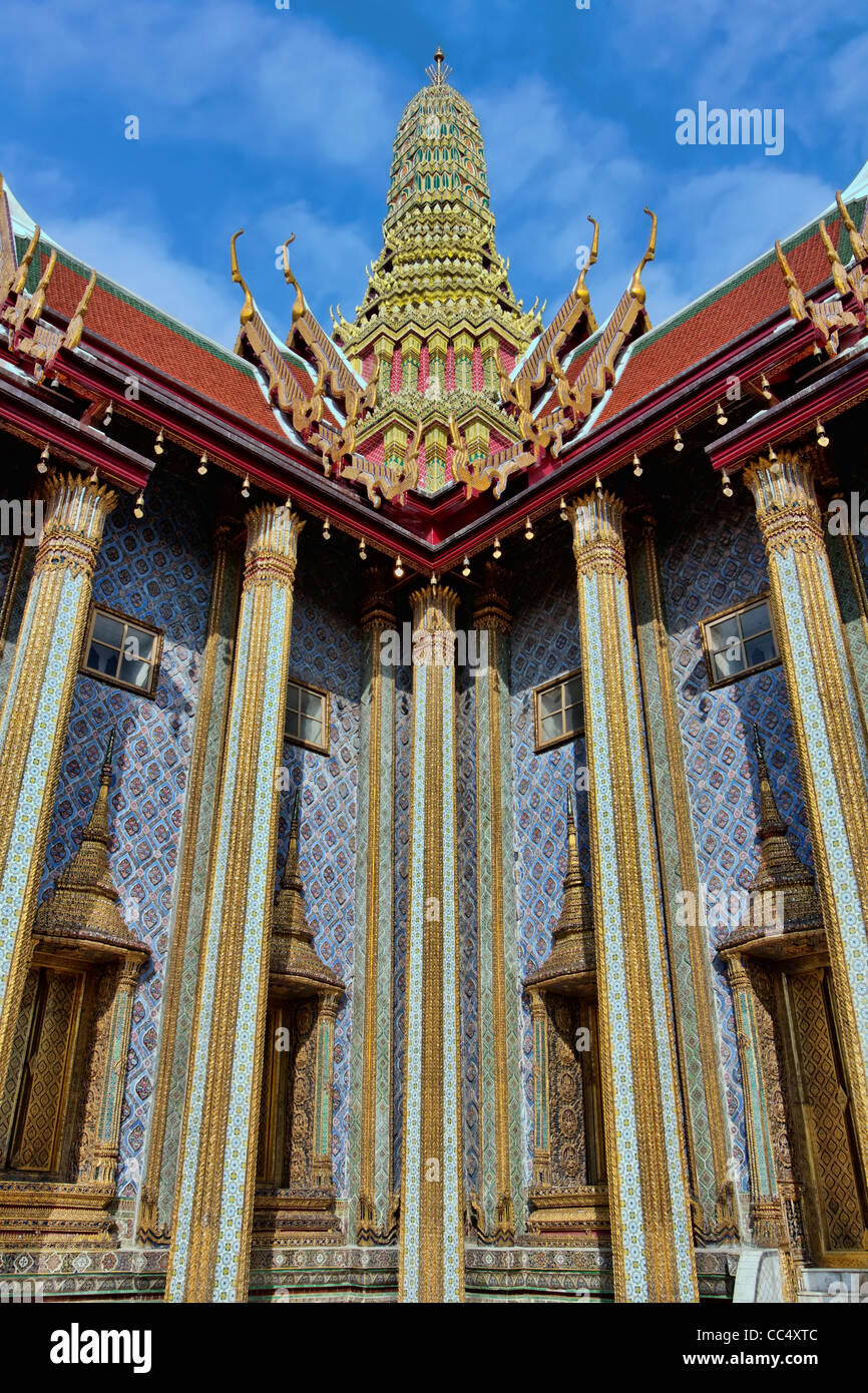 Il Pantheon reale (dettaglio) che si trova presso il Tempio del Buddha di Smeraldo (Wat Phra Kaew) a Bangkok, in Thailandia. Foto Stock