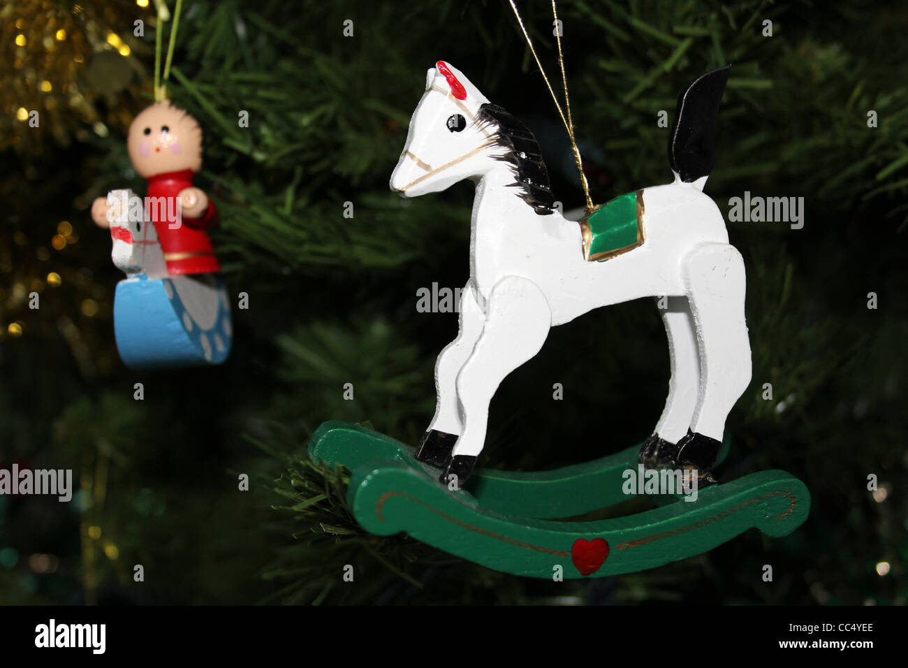 In legno tradizionali decorazioni natalizie Foto Stock
