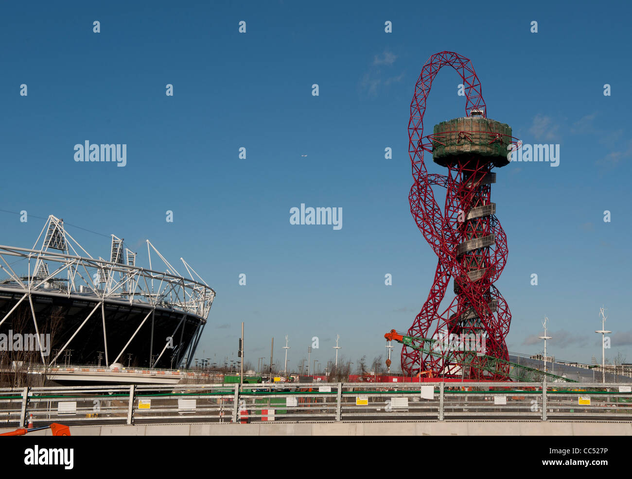 Olympic 2012 Sito in costruzione per il 2012 Giochi Olimpici di Londra, Inghilterra. Il 2 gennaio 2012. La torre in orbita da Anish Kapoor. Foto Stock