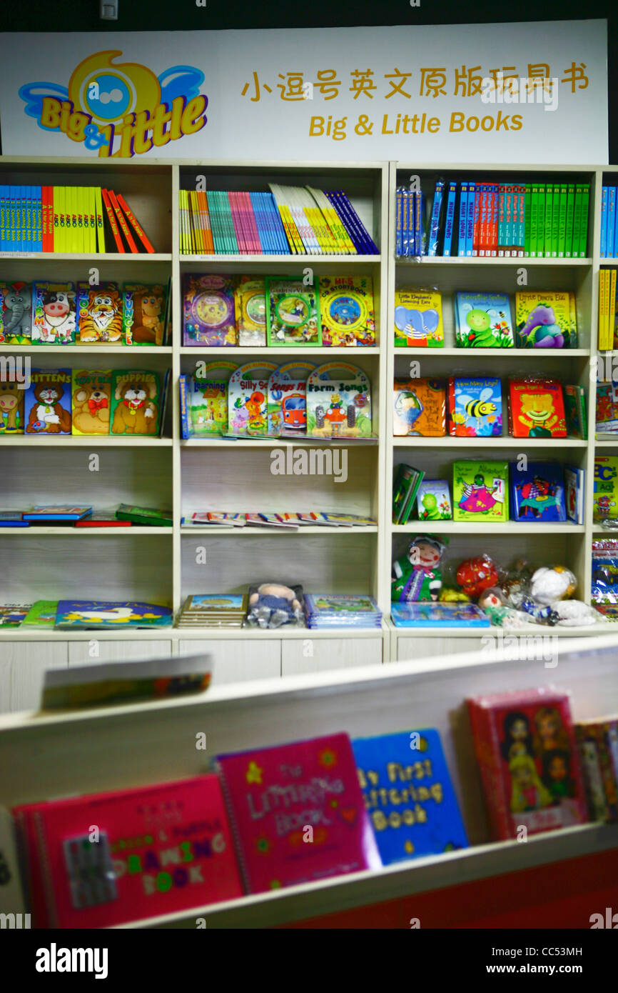 Area del libro per bambini in una libreria a Pechino, Cina Foto Stock