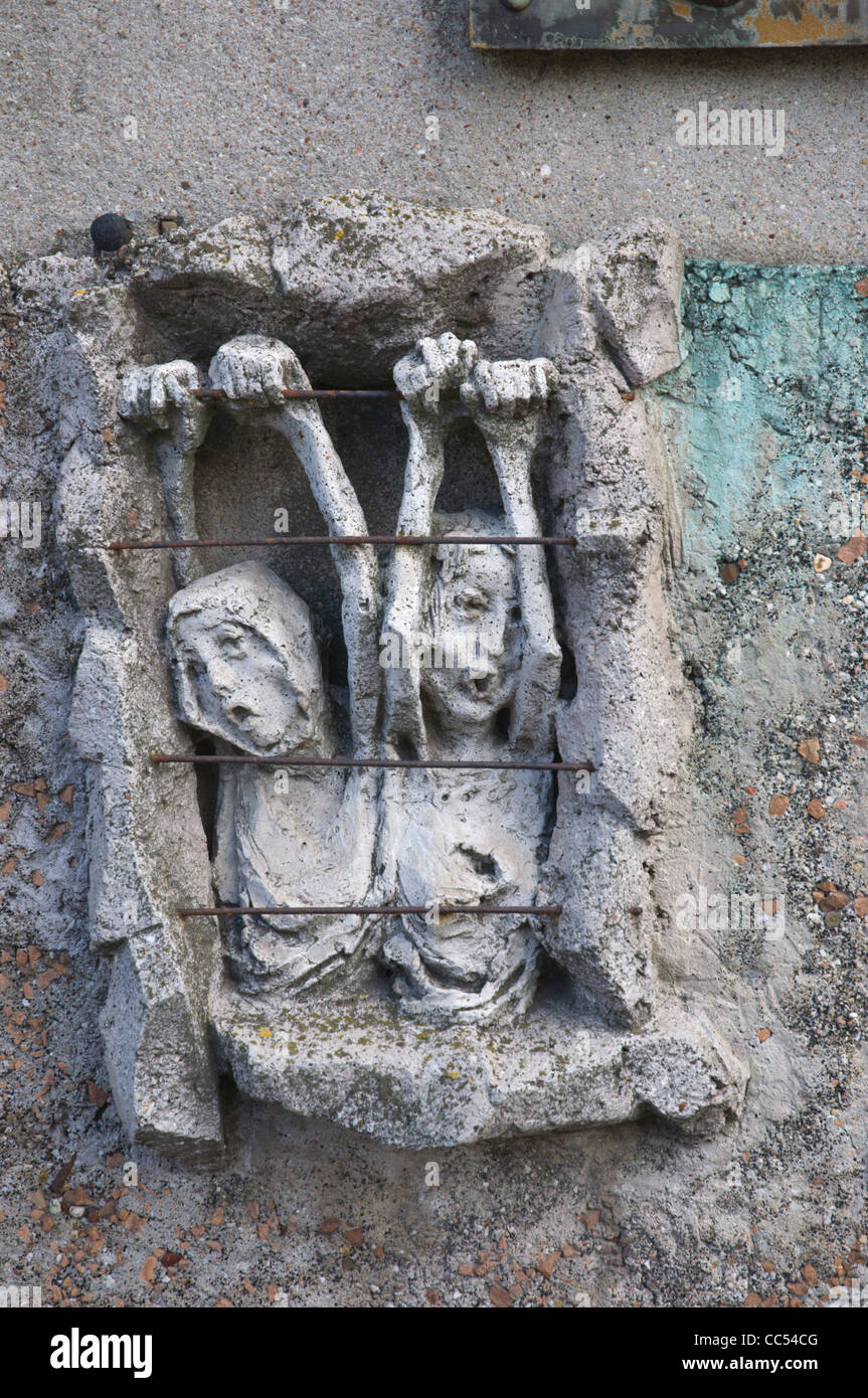Dettaglio nel Monumento ai Caduti i lavoratori del cantiere a Plac Solidarnosci la piazza di solidarietà a Danzica Polonia Foto Stock