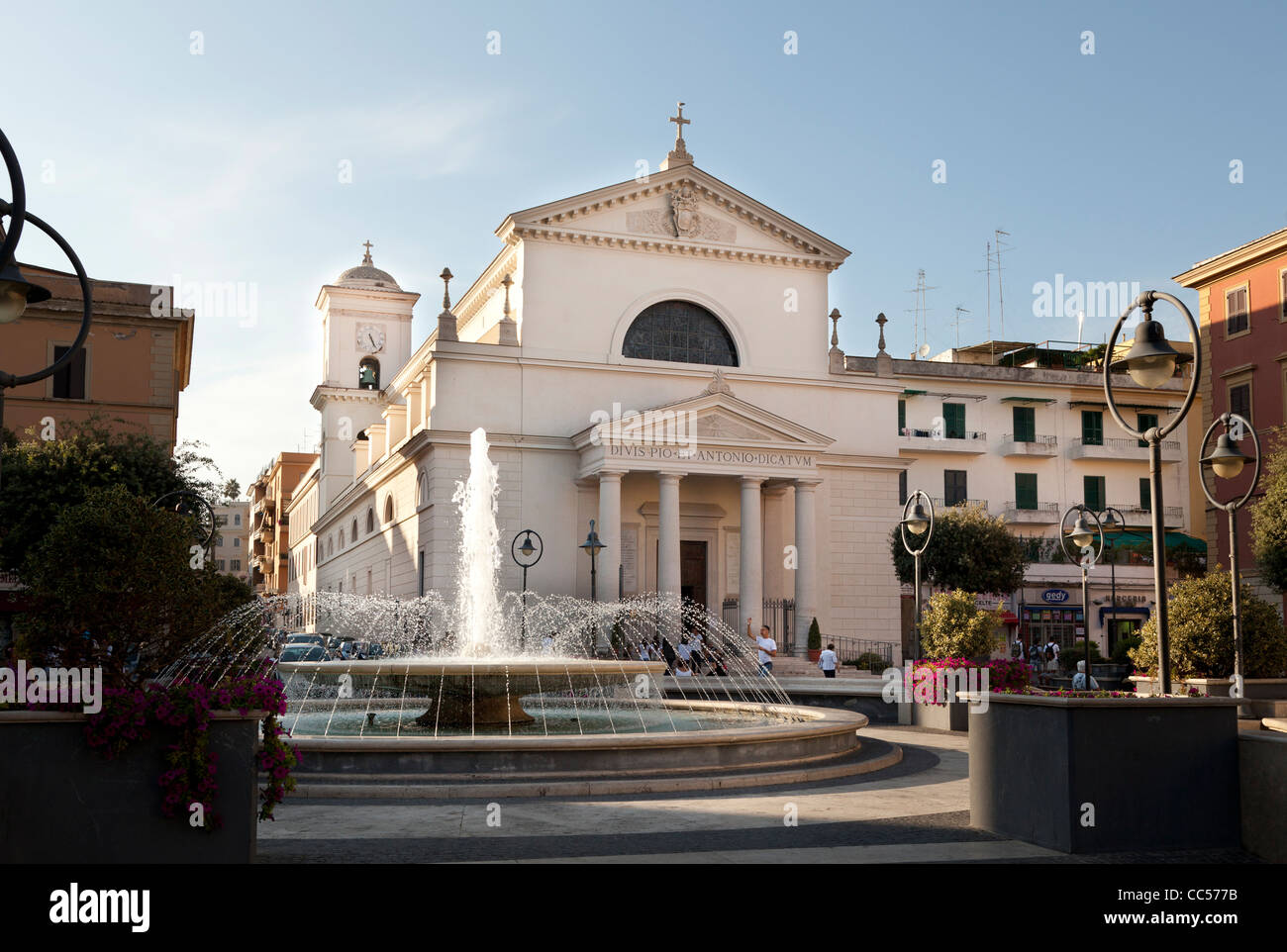 La fontana nella Piazza Pia a Anzio Foto Stock