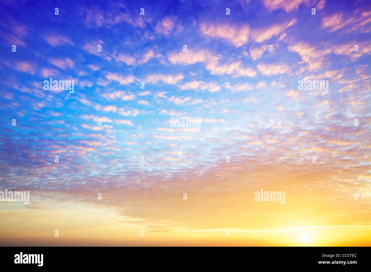 Vista di uno spettacolare cielo al tramonto Foto Stock