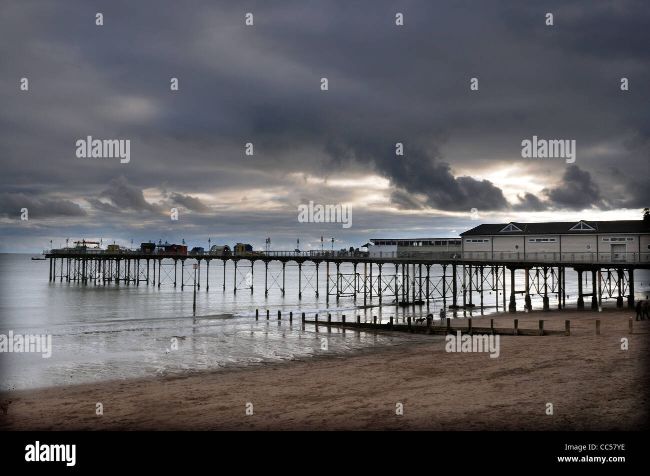 Inverno cieli di Teignmouth Pier Foto Stock