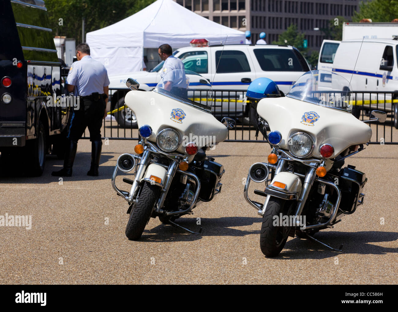 Una coppia di parcheggiato Harley Davidson Moto della polizia - Washington DC, Stati Uniti d'America Foto Stock