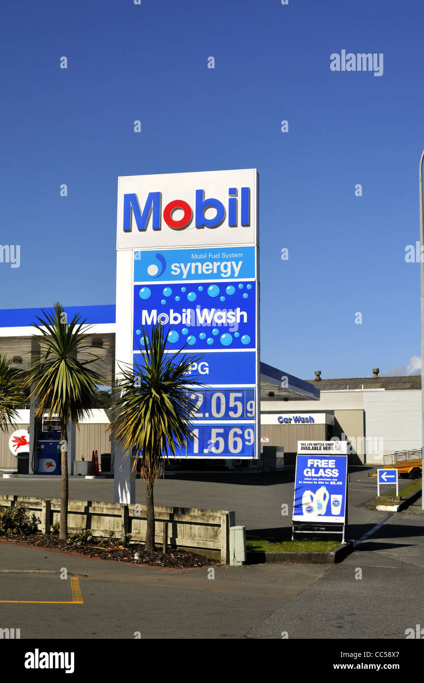 Mobil stazione di benzina, Petone, Wellington, Nuova Zelanda. Foto Stock