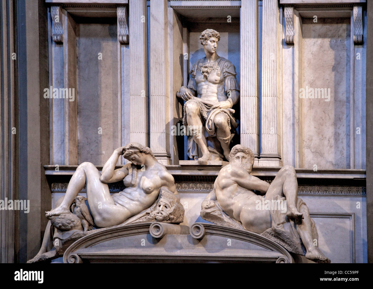 Tomba di Giuliano de' Medici, Notte, 1524-31, scultura in marmo di Michelangelo, la Cappella dei Medici, San Lorenzo, Firenze, Toscana, Foto Stock