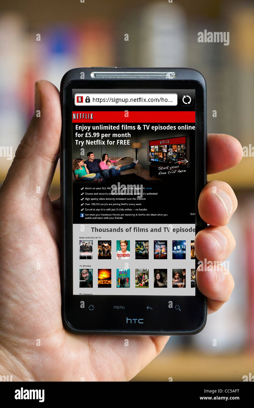 Netflix.com TV e sito di cinema nel Regno Unito visti su un smartphone HTC Foto Stock