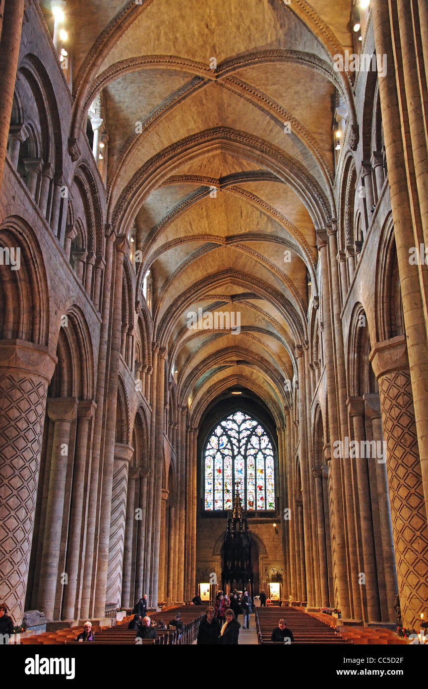La navata centrale della Cattedrale di Durham, Durham, County Durham, England, Regno Unito Foto Stock