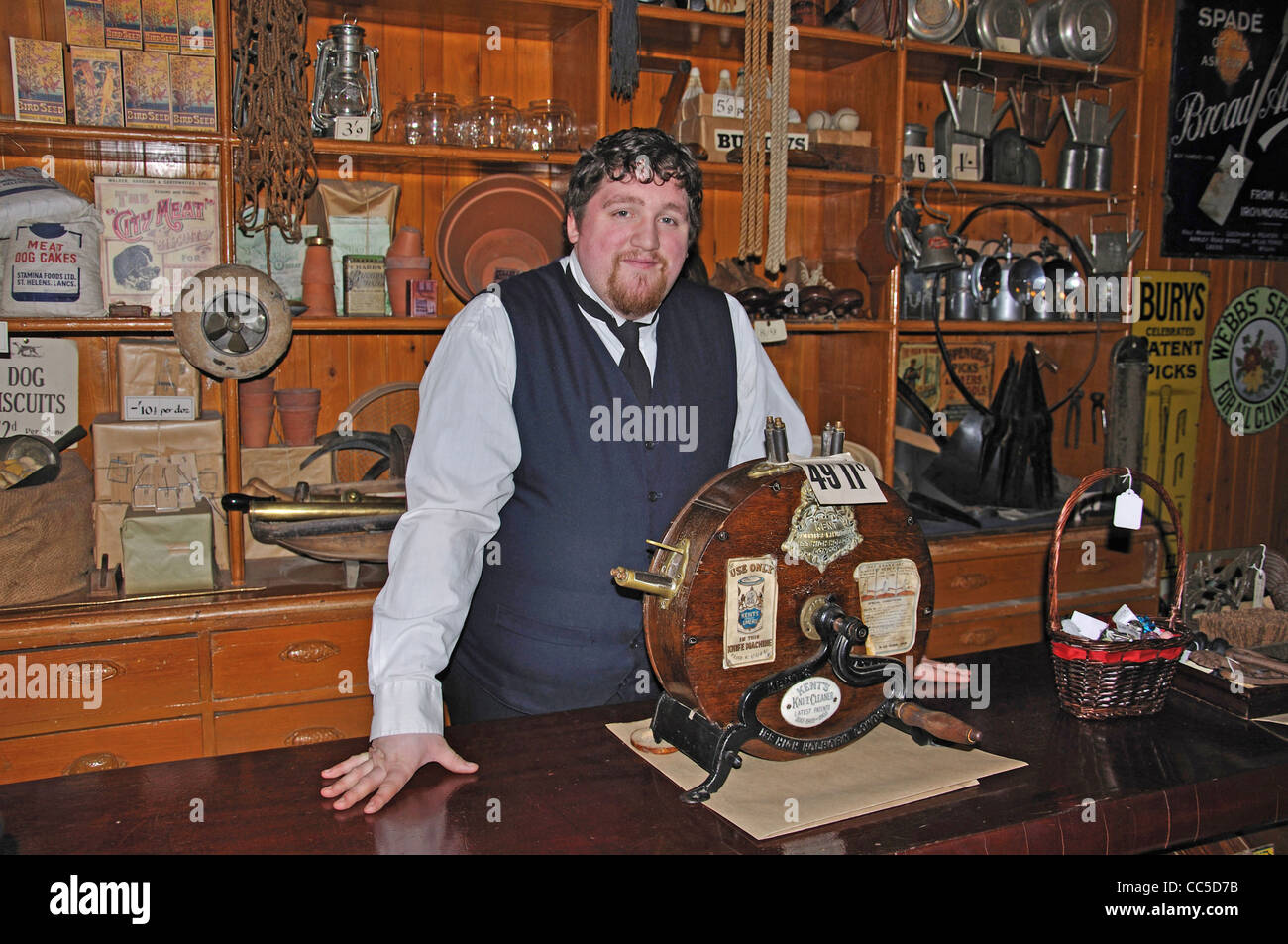 General store in Edwardian Town, Beamish, l'Inghilterra del Nord Open Air Museum, County Durham, England, Regno Unito Foto Stock