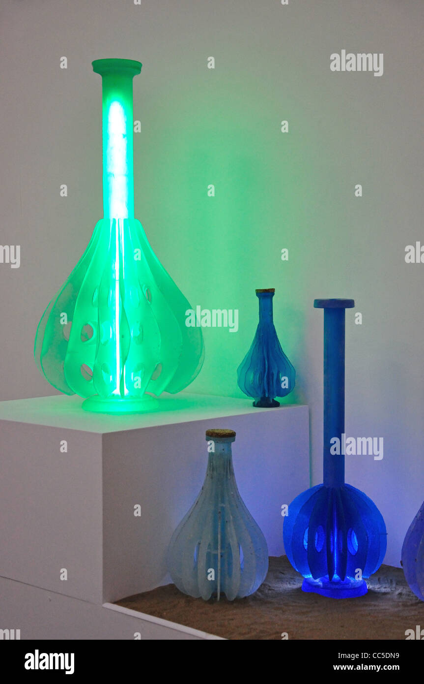 Vasi di vetro al National Glass Centre, modo Liberty, Sunderland, Tyne and Wear, England, Regno Unito Foto Stock