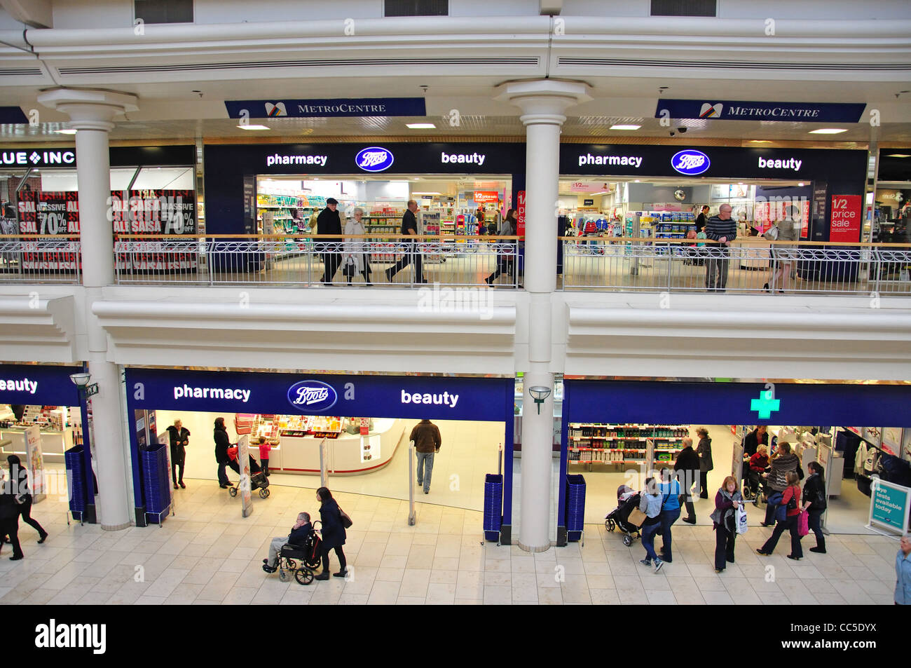"Boots UK Limited' chimico presso centro commerciale Metro, Gateshead, Tyne and Wear, England, Regno Unito Foto Stock