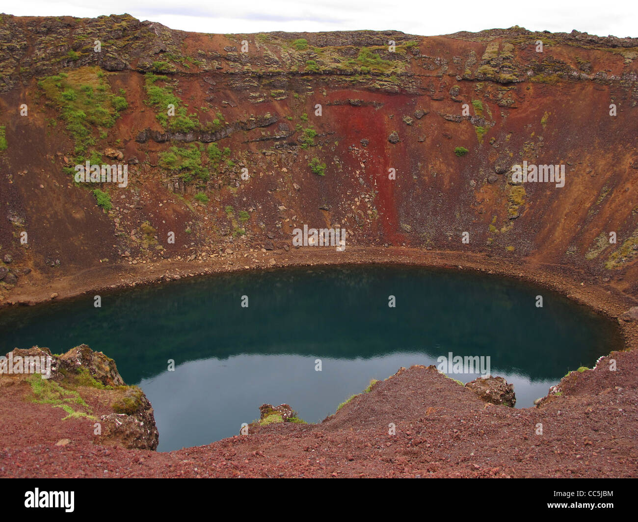 Il cratere Kerid, sul modo di Geysir. Grimsnes, a sud-ovest dell'Islanda. Foto Stock