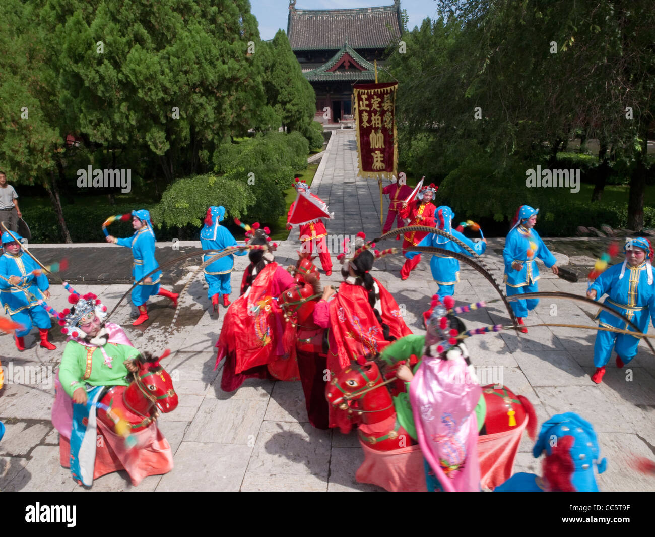 Il popolo cinese esecuzione locale di opera, Tianning Monastero, Zhengding, Shijiazhuang, Hebei , Cina Foto Stock