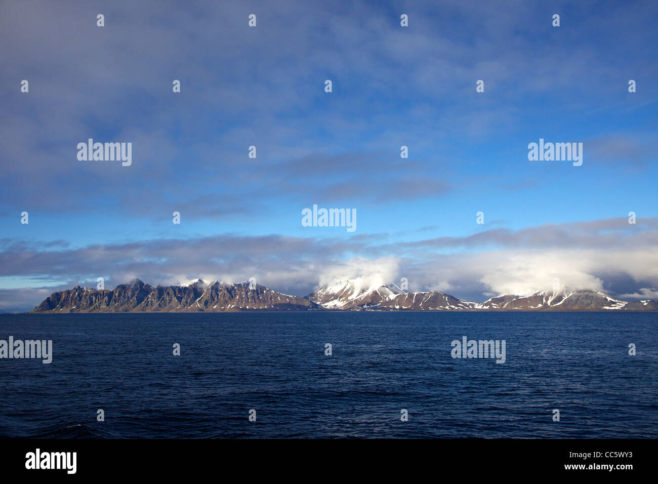 Estate paesaggio artico vicino a Longyearbyen, Spitzbergen, Svalbard, Norvegia, Europa Foto Stock