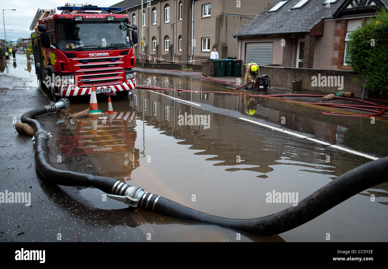Heavy Rain per tutta la notte provoca grandi inondazioni in Perth. Il Feus area di strada di Perth è stata duramente colpita. Foto Stock