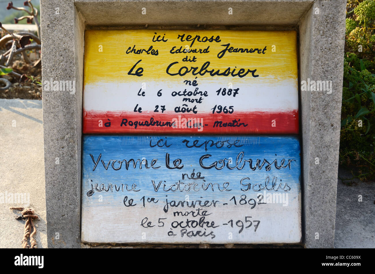 Le Corbusier (1887-1965) Tomba o Tomba nel Cimitero di Roquebrune-Cap-Martin Alpes-Maritimes Francia Foto Stock