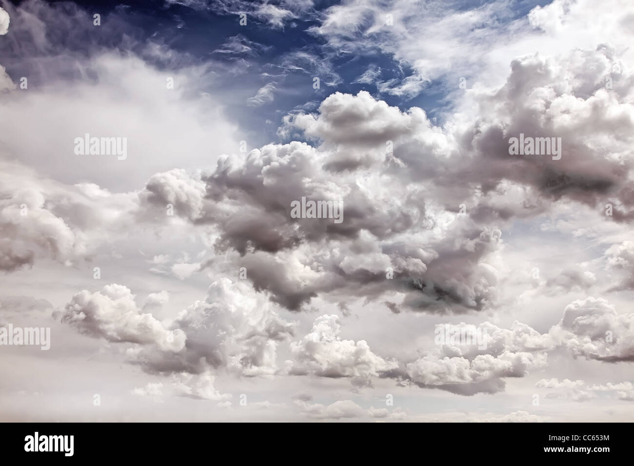 Cloudscape. Vivace sfondo del cielo. Foto Stock