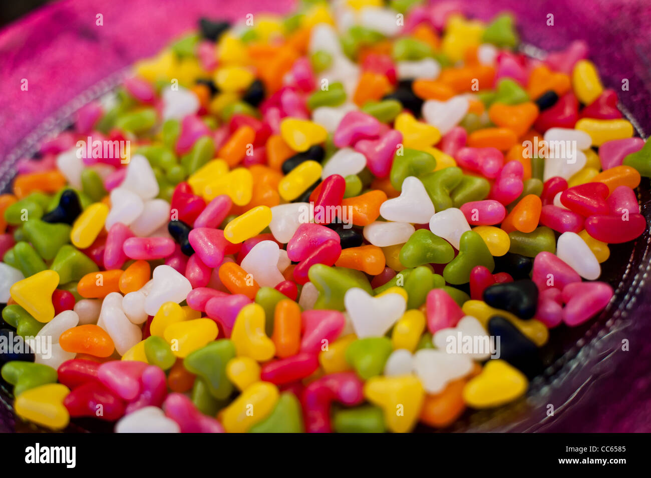 Una ciotola di vivacemente colorato jellybeans Foto Stock