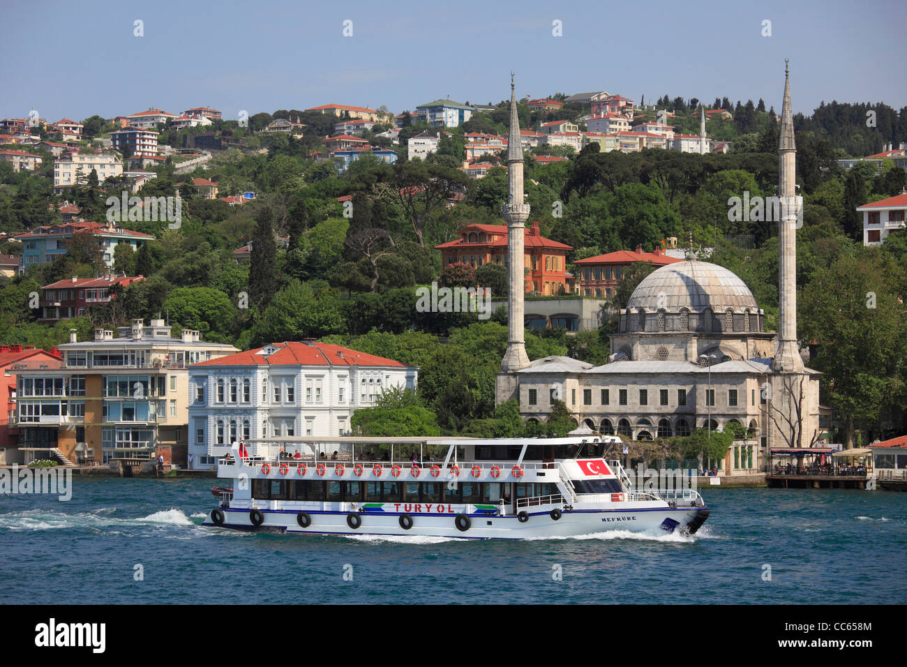 Turchia, Istanbul, la Moschea di Beylerbeyi, sul Bosforo, barca, Foto Stock
