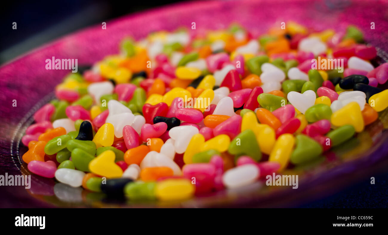 Una ciotola di vivacemente colorato jellybeans Foto Stock