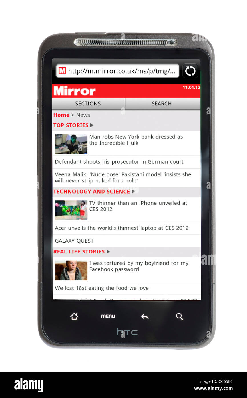 Esplorazione del Mirror giornale on line sito su uno smartphone HTC Foto Stock