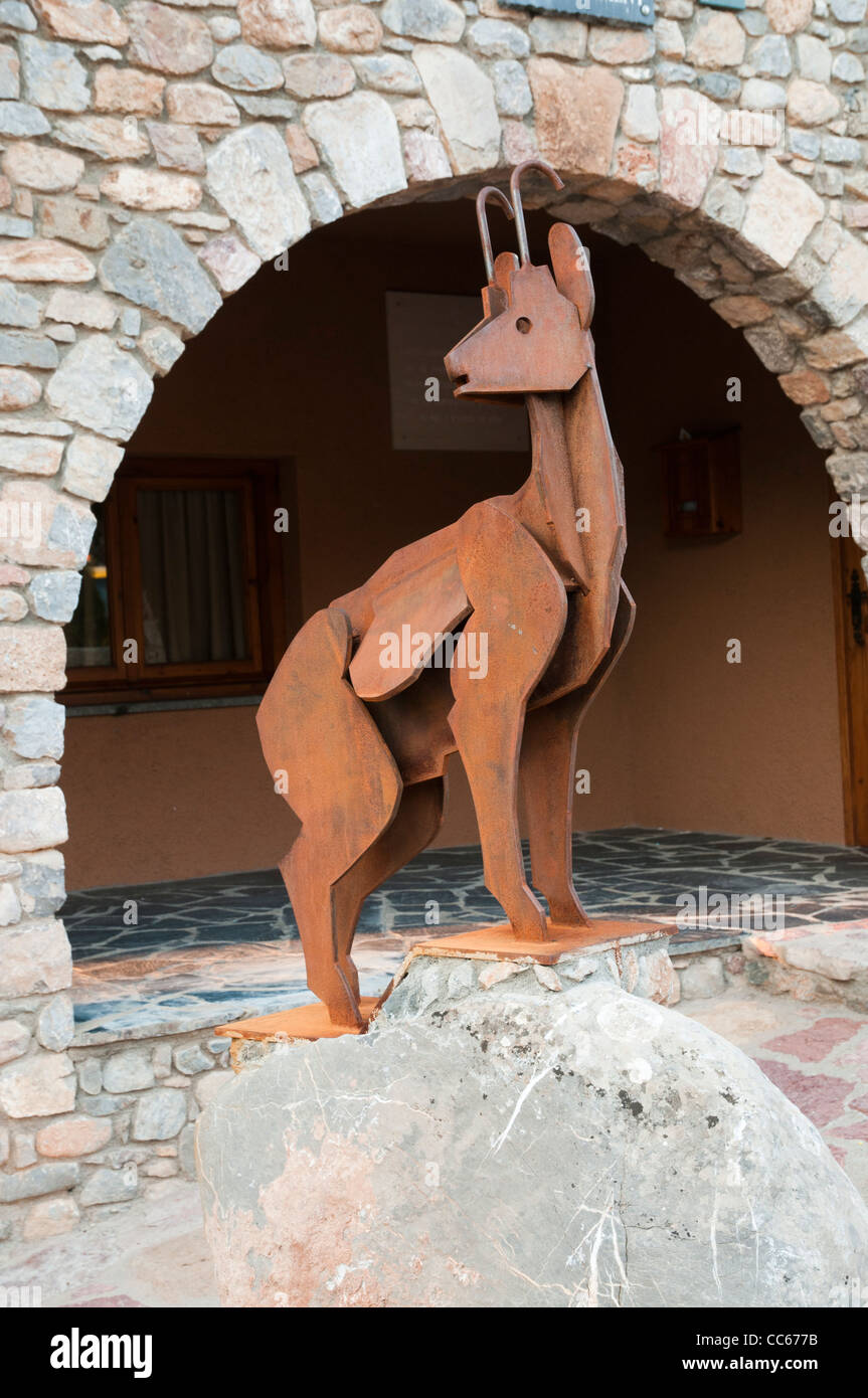 Gamse statua presso il villaggio dei Pirenei della Cerdanya valley Riu de Cerdanya. Foto Stock