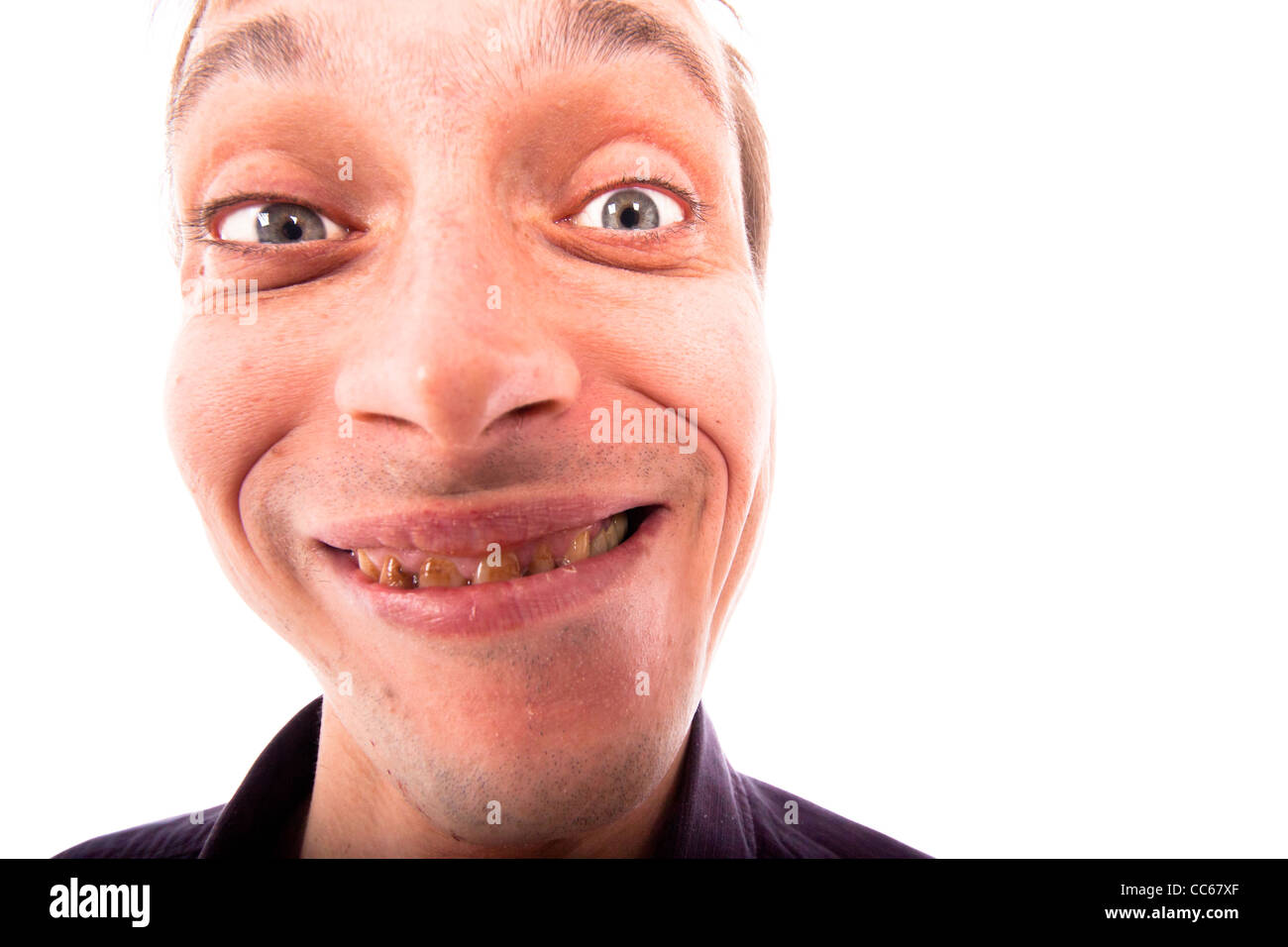 Dettaglio del brutto viso uomo, isolato su sfondo bianco. Foto Stock