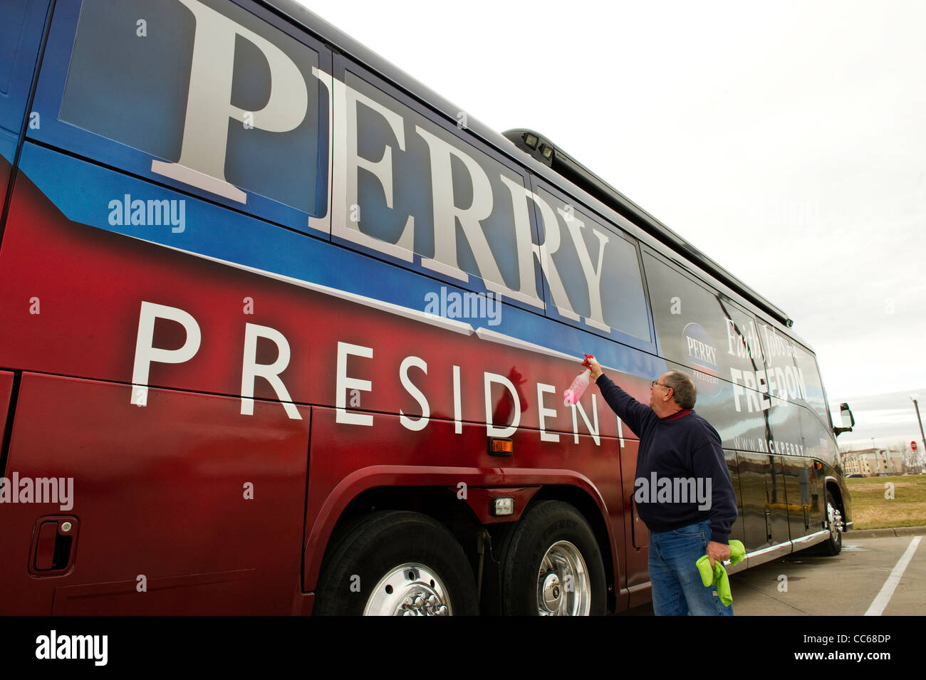 Rick Perry per presidente campagna bus in un parcheggio in Council Bluffs, Iowa prima dell'Iowa caucus campagna Foto Stock