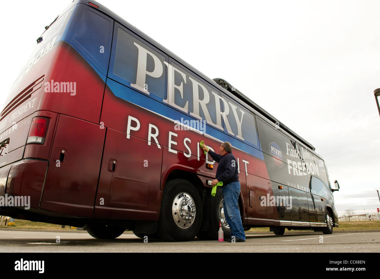 Rick Perry per presidente campagna bus in un parcheggio in Council Bluffs, Iowa prima dell'Iowa caucus campagna Foto Stock