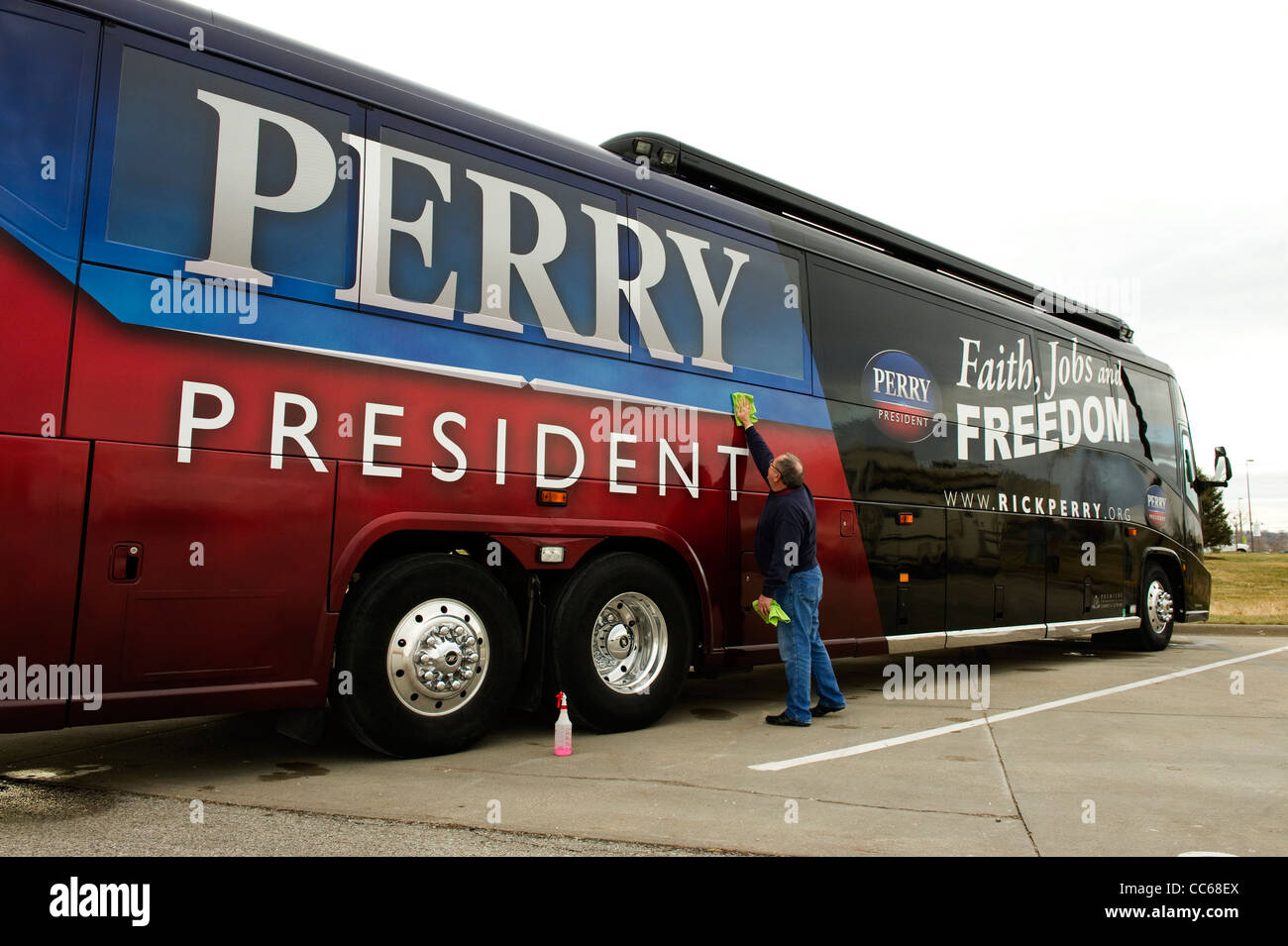 Rick Perry per presidente campagna bus in un parcheggio in Council Bluffs, Iowa prima dell'Iowa caucus campagna Foto Stock