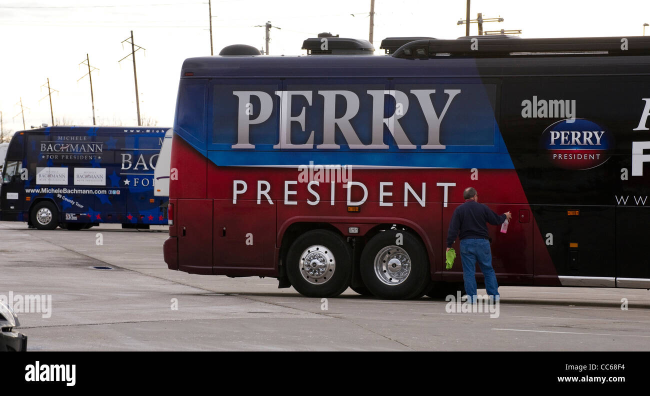 Rick Perry per presidente campagna bus in un parcheggio in Council Bluffs, Iowa prima dell'Iowa caucus campagna Foto Stock