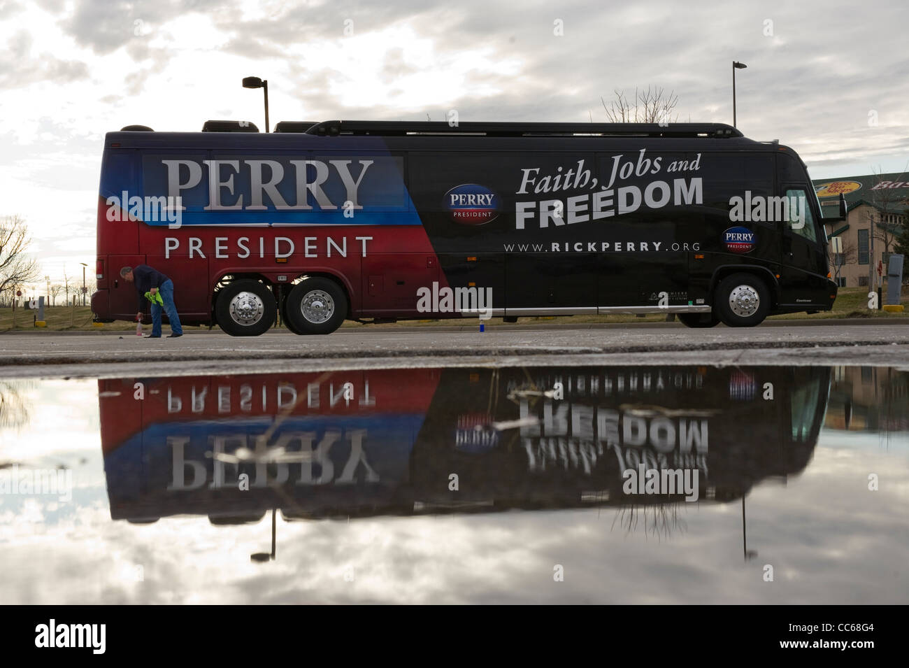 Rick Perry per presidente campagna bus in un parcheggio in Council Bluffs, Iowa prima dell'Iowa caucus campagna Foto Stock