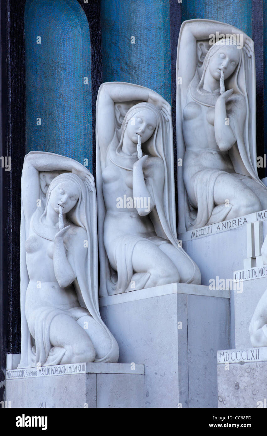 Statua presso il Cimitero Monumentale di Milano, Italia Foto Stock