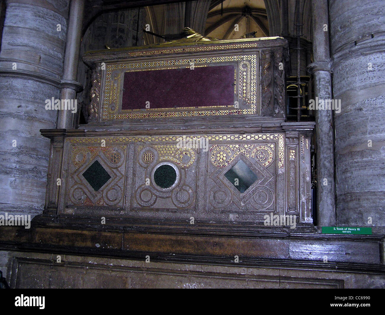 La tomba del re Enrico III (nato 1207, regnò 1216 al 1272, e morto 1272) nell'Abbazia di Westminster, Londra, Inghilterra. Foto Stock