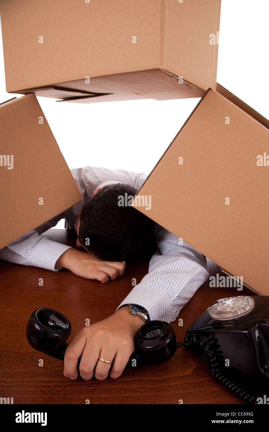 Imprenditore esausto dopo una dura giornata in ufficio Foto Stock