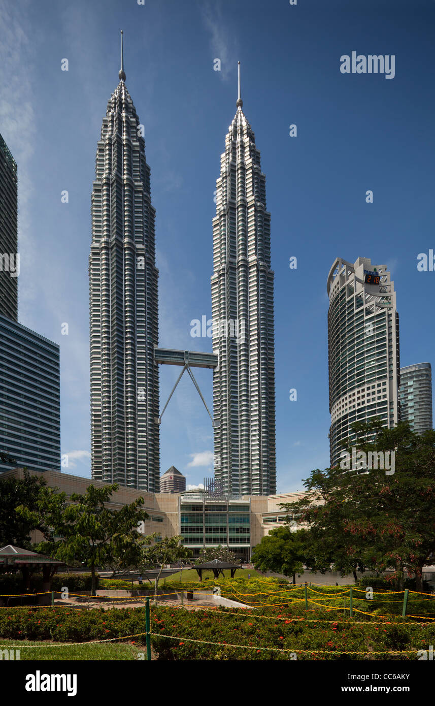 Petronas Twin Towers e del Parco KLCC Kuala Lumpur in Malesia Foto Stock