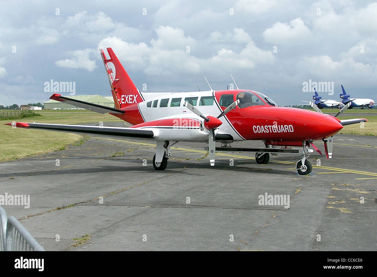 1977 Cessna 404 Titan II (G-EXEX) a Kemble airfield, Gloucestershire, Inghilterra. Foto Stock