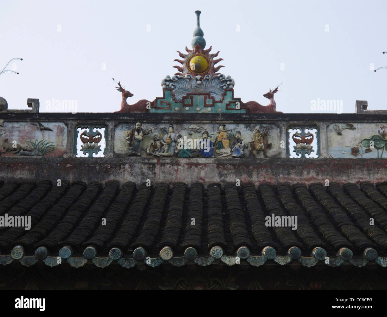 Statue sul tetto, Hunan Guild Hall, Guilin, Guangxi , Cina Foto Stock