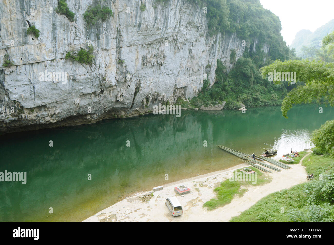 Lungo il fiume, Hechi, Guangxi , Cina Foto Stock