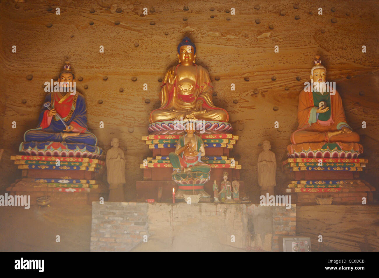 Statue di Buddha, Pietra Rossa Gorge, Yulin, Shaanxi , Cina Foto Stock