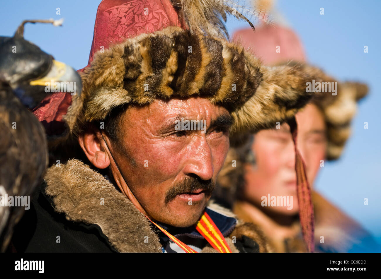 Il kazako eagle cacciatori in montagne di Altai regione della Mongolia occidentale. Foto Stock