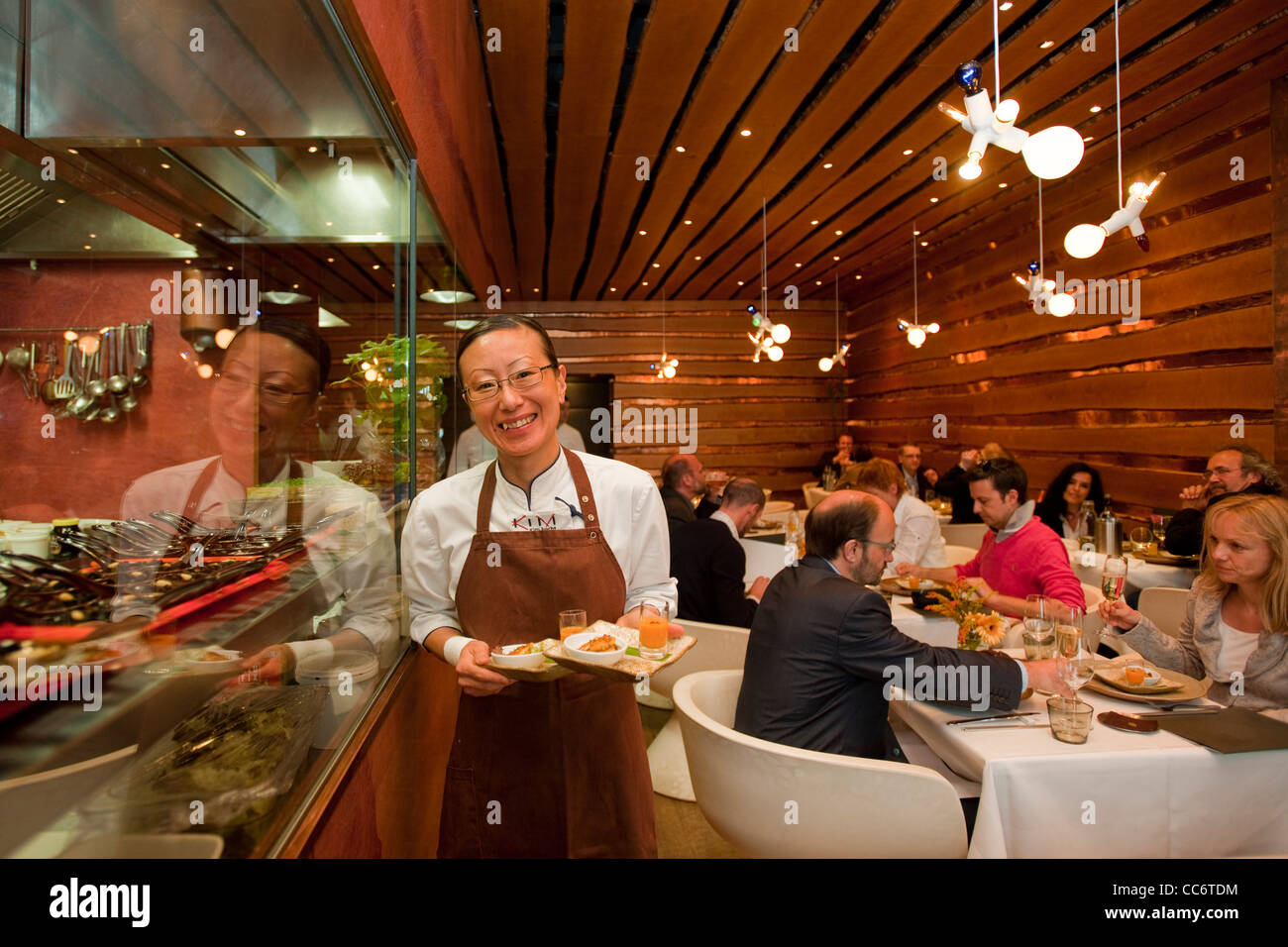 Österrreich, Wien 9, Lustkandlgasse 4, 'Kim kocht' asiatisch kreativa Küche auf höchstem Niveau. Kim serviert persönlich. Foto Stock