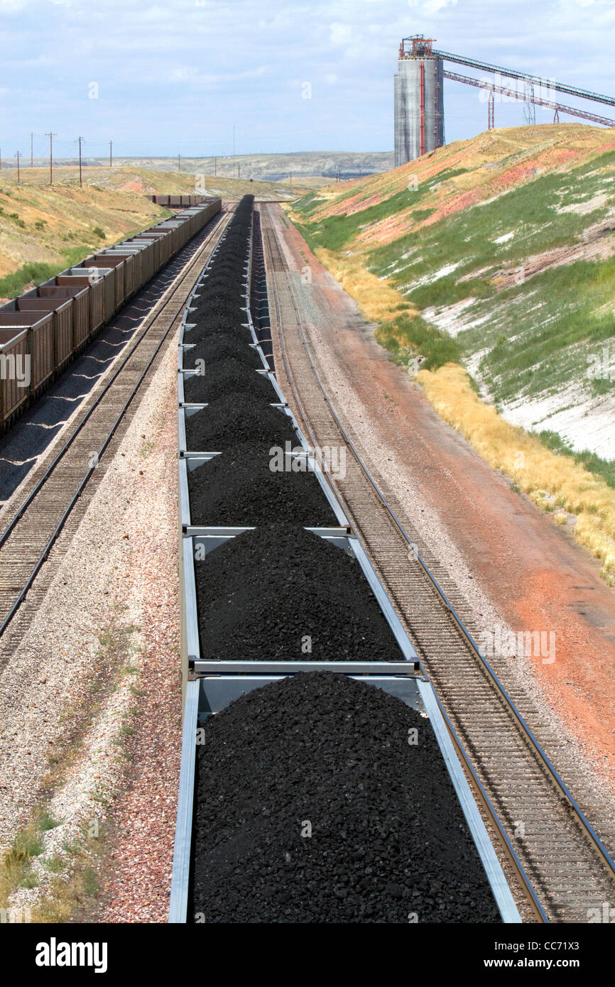 Massa di carbone di treni in Campbell County, Wyoming negli Stati Uniti. Foto Stock