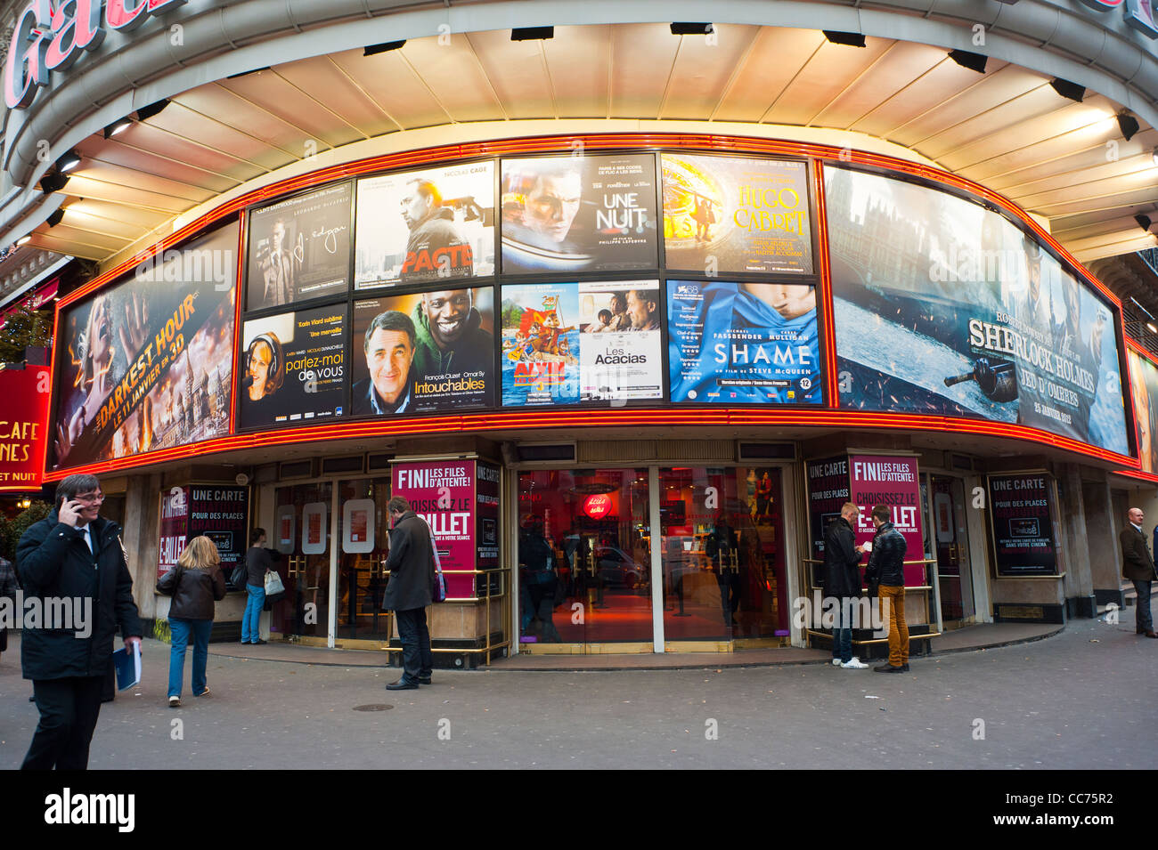Parigi, Francia, ingresso principale, del cinema francese, Marquee, "Gaumont Op-era", con poster, pubblicità commerciale, insegna, ingresso moderno, cinema parigi Foto Stock