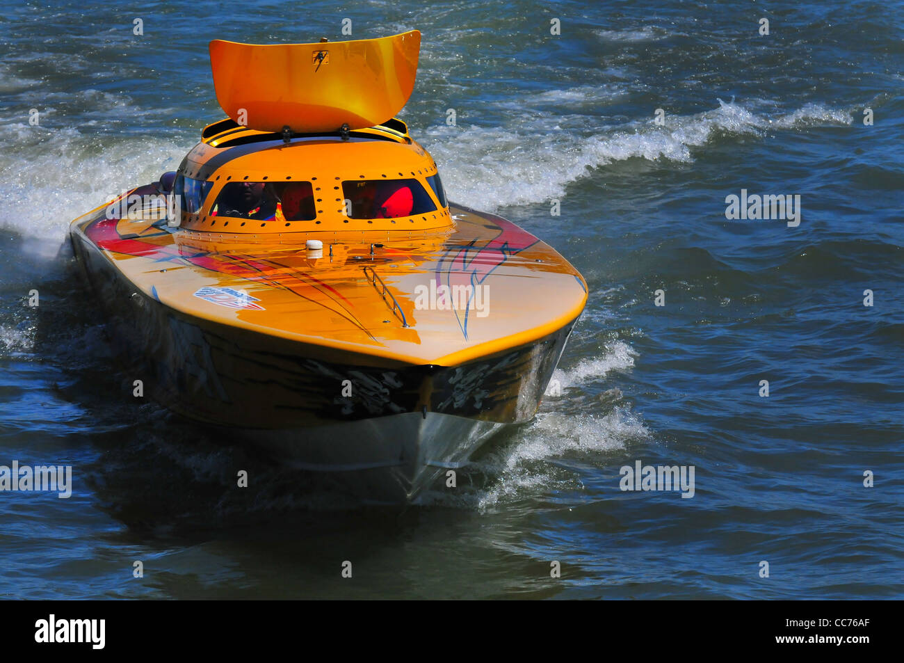 Offshore Powerboat Racing torna in barca dopo una gara Foto Stock